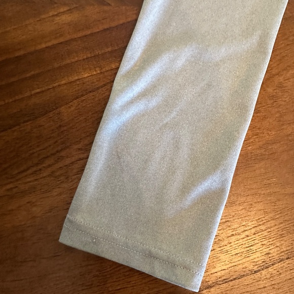 Boys size large Under Armour athletic shirt 3 Pack - Picture 4 of 9